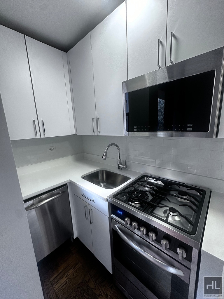 East 35 Street - Photo 2
