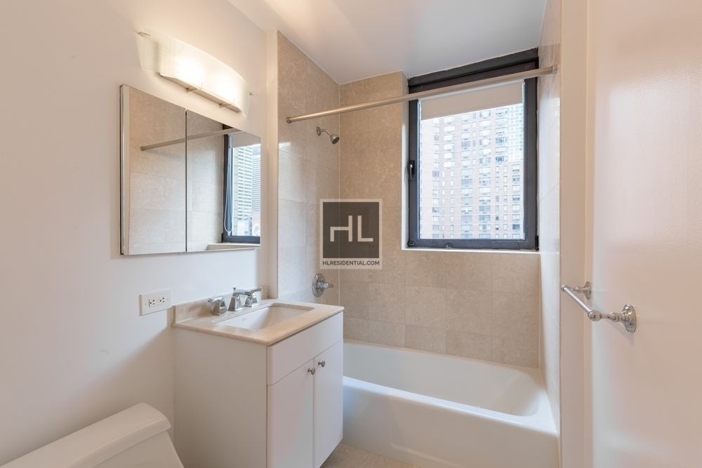 West 48 Street - Photo 3
