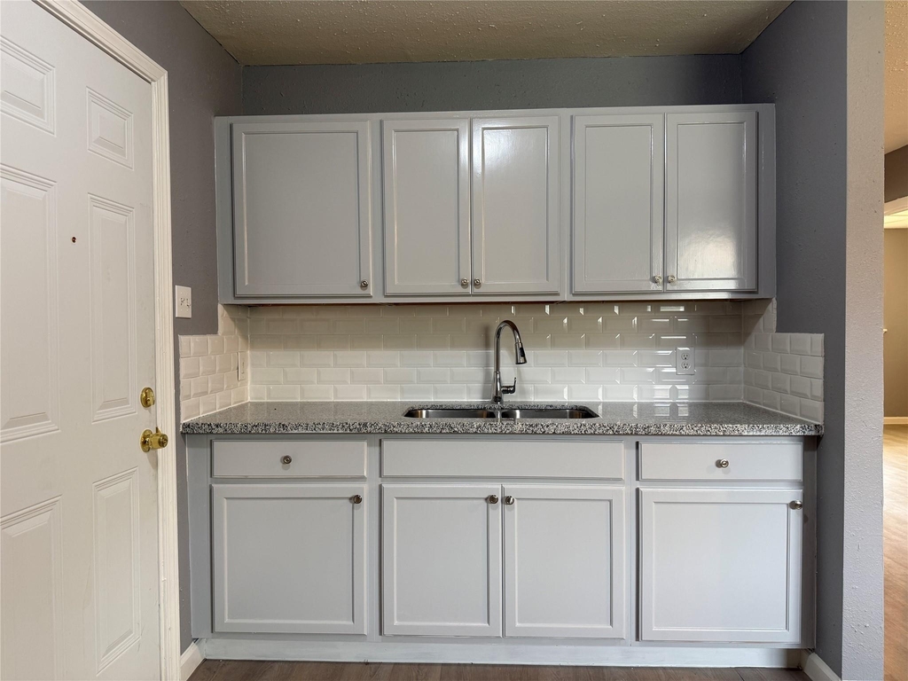 8010 Roswell Street - Photo 5