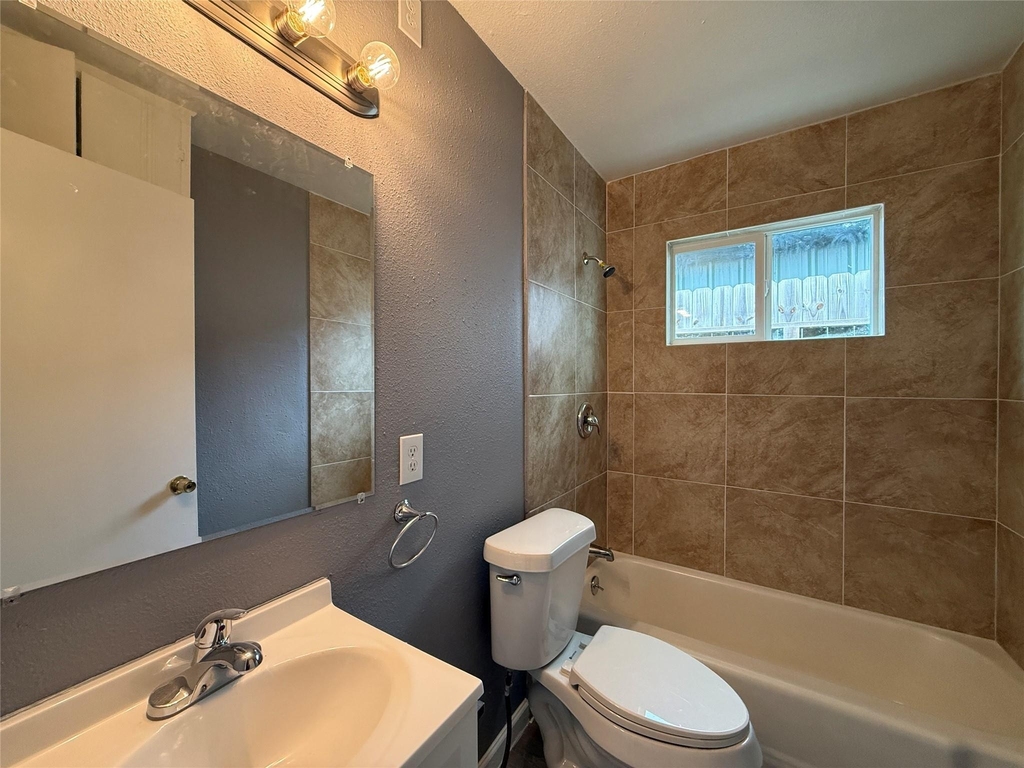 8010 Roswell Street - Photo 9