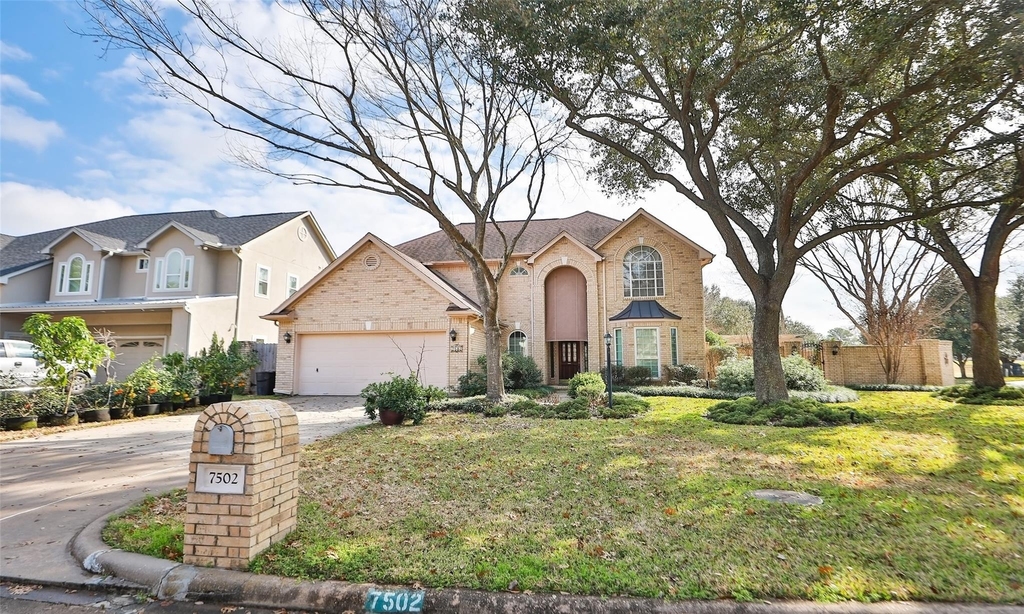 7502 Holly Court Estates - Photo 0