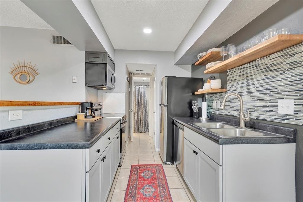 2750 Holly Hall - Photo 2