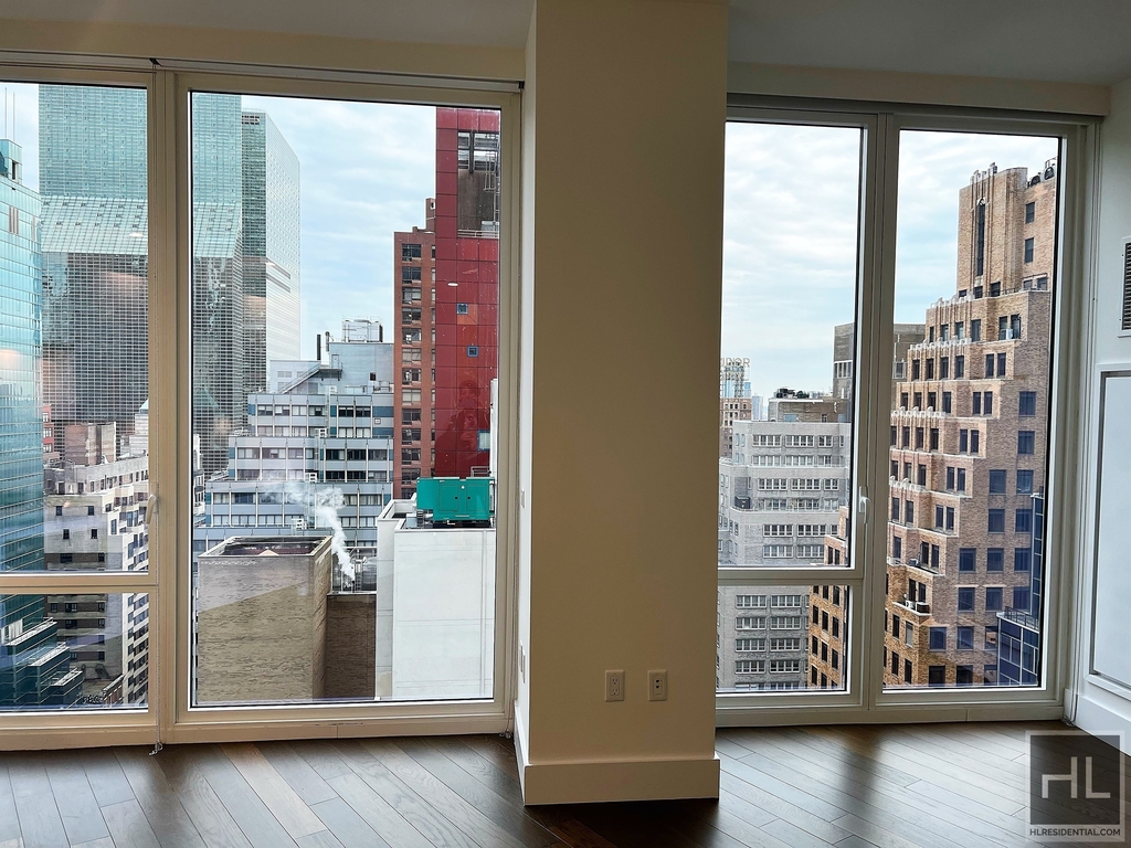 East 44th Street - Photo 1