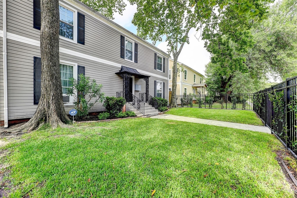 2509 Shakespeare Street - Photo 1
