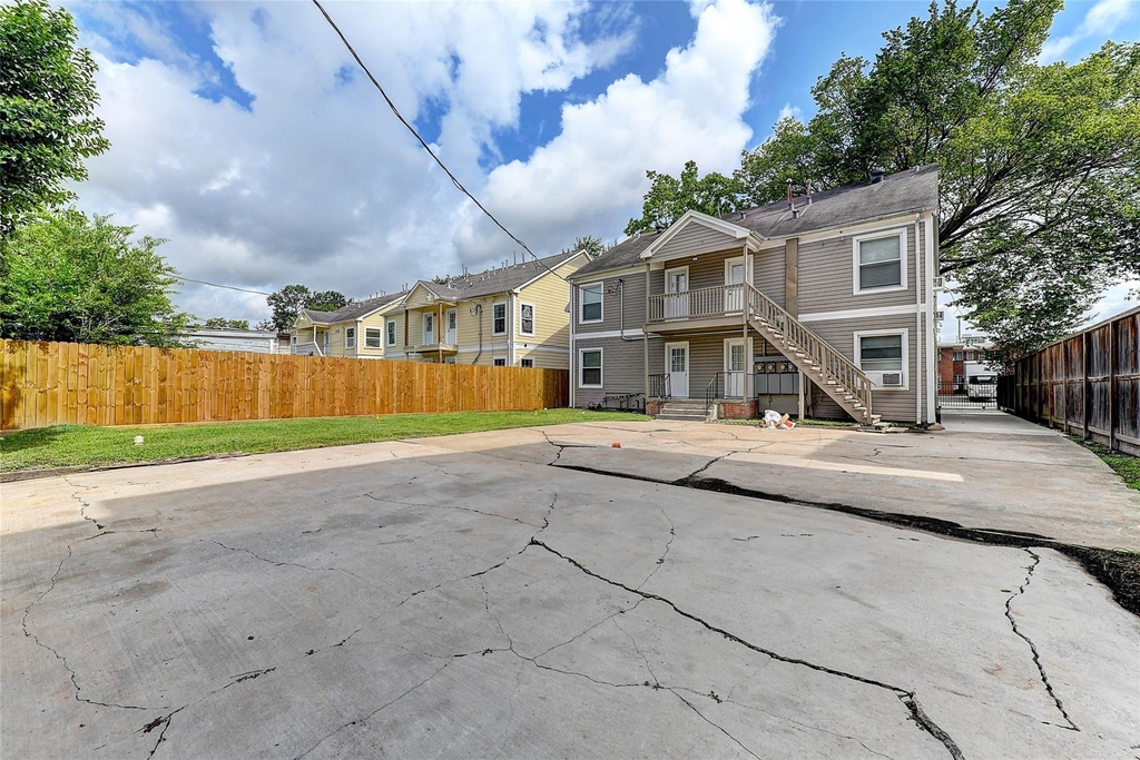 2509 Shakespeare Street - Photo 2