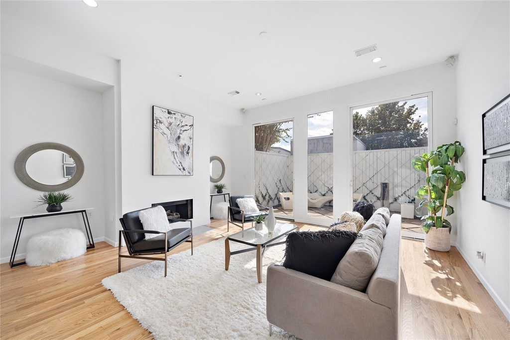 2437 North Boulevard - Photo 12