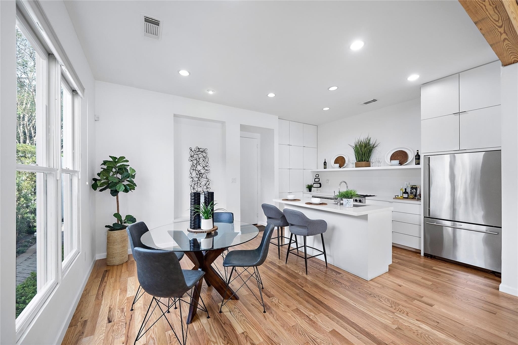 2437 North Boulevard - Photo 4