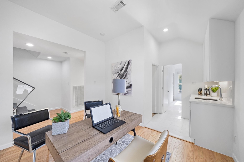 2437 North Boulevard - Photo 22