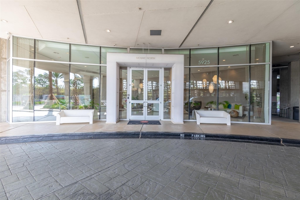 5925 Almeda Road - Photo 32