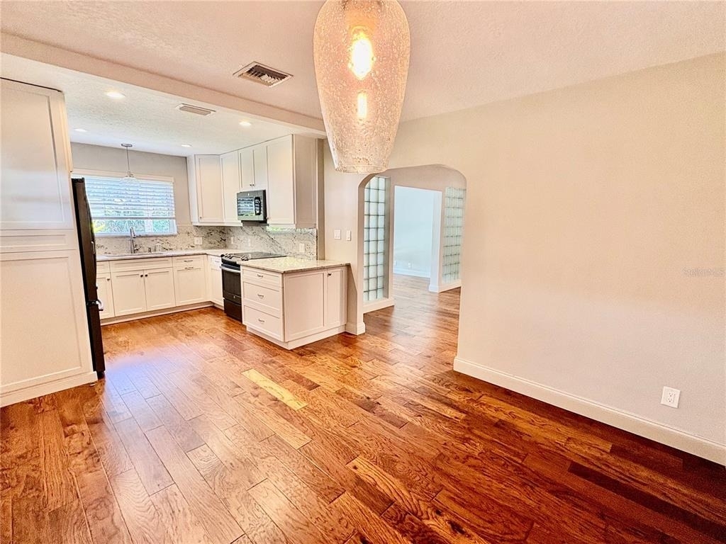 438 Lakeview Avenue - Photo 3