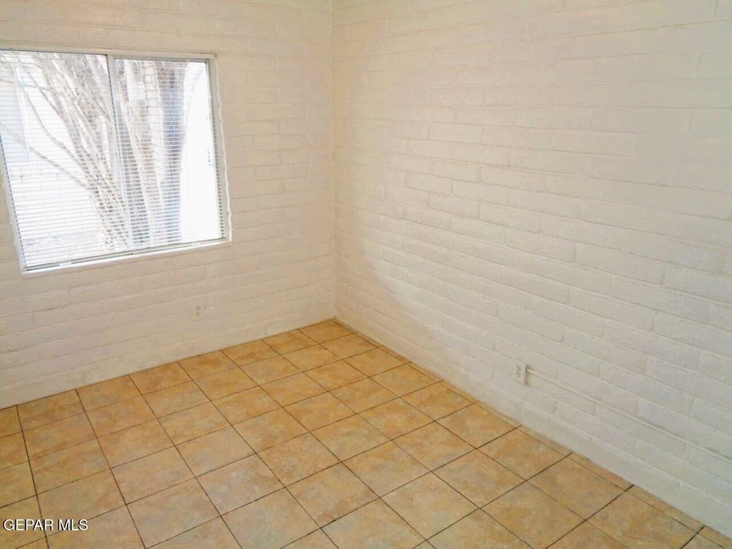 3028 E Glen Drive - Photo 4