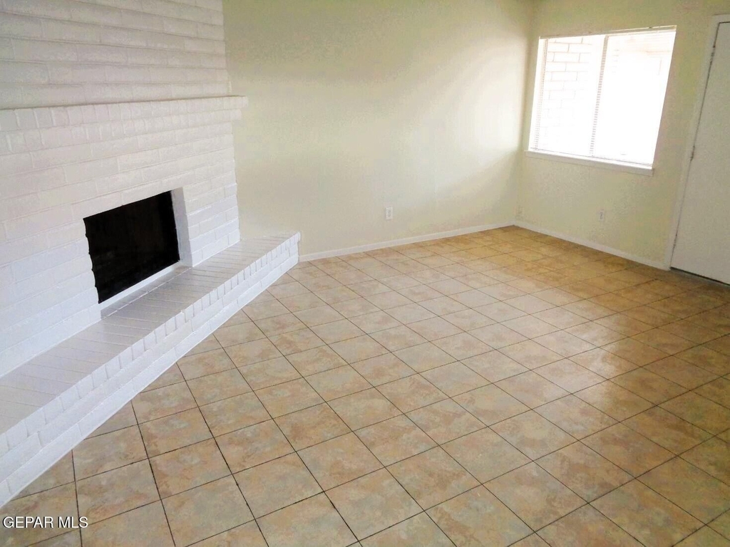 3028 E Glen Drive - Photo 1