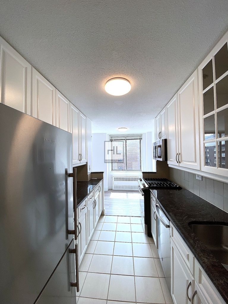 Second Avenue - Photo 1