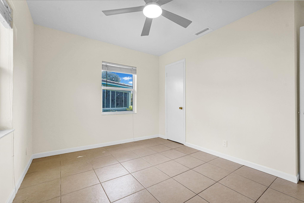 261 Ne 45th Street - Photo 37