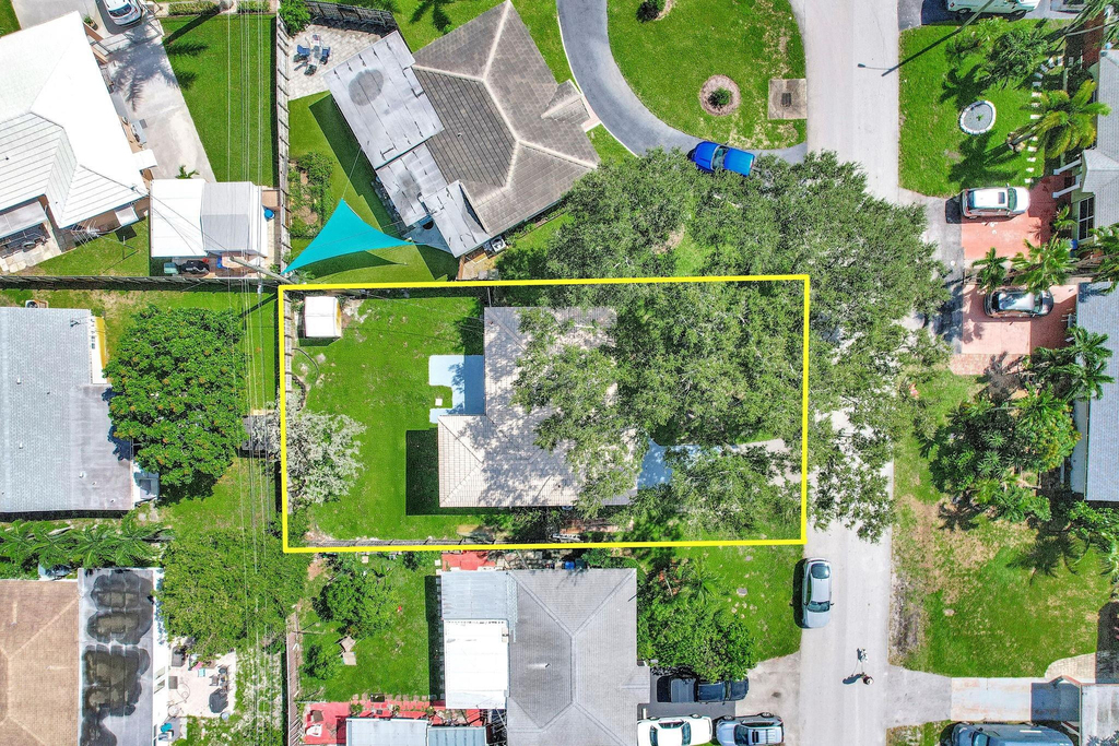 261 Ne 45th Street - Photo 1