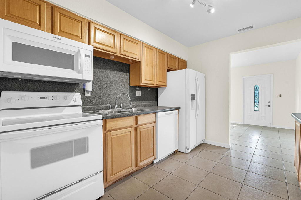 261 Ne 45th Street - Photo 20
