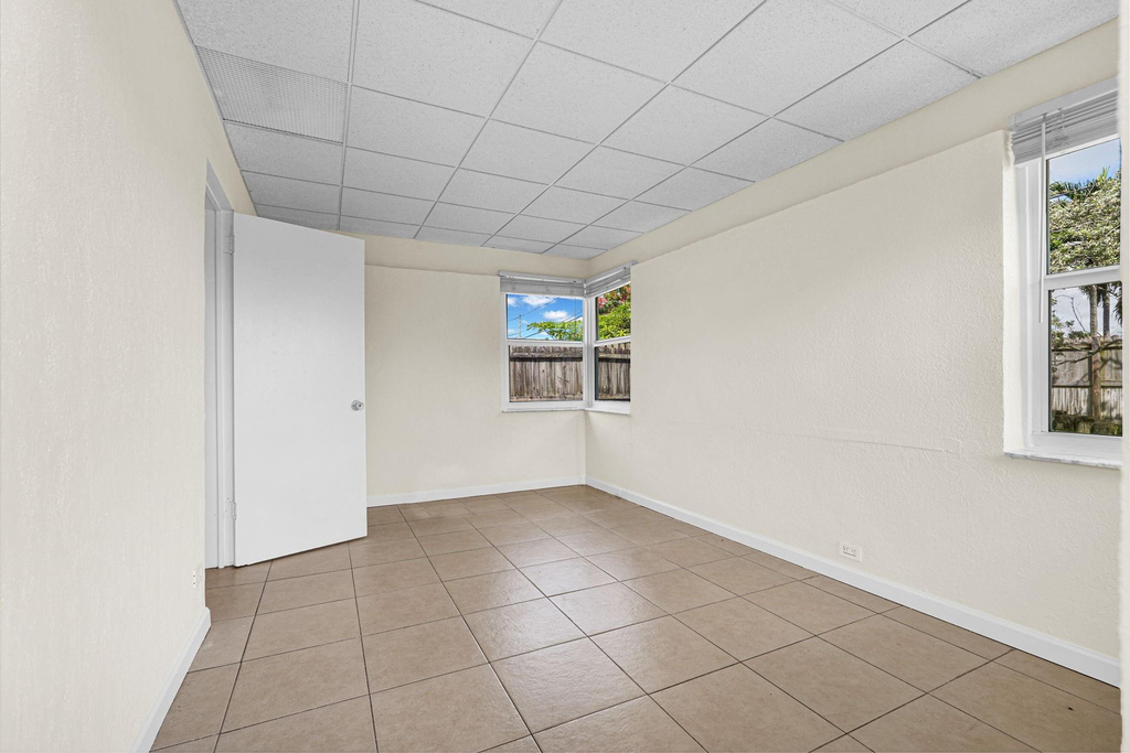261 Ne 45th Street - Photo 29