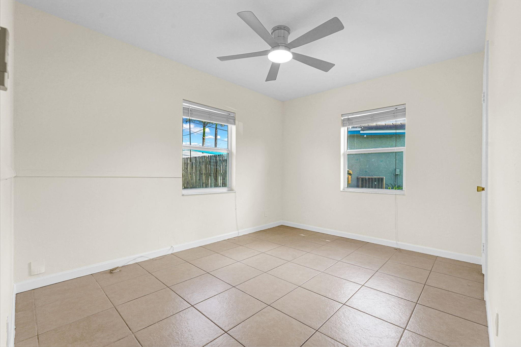 261 Ne 45th Street - Photo 36