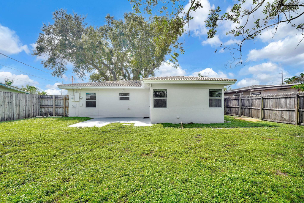 261 Ne 45th Street - Photo 47