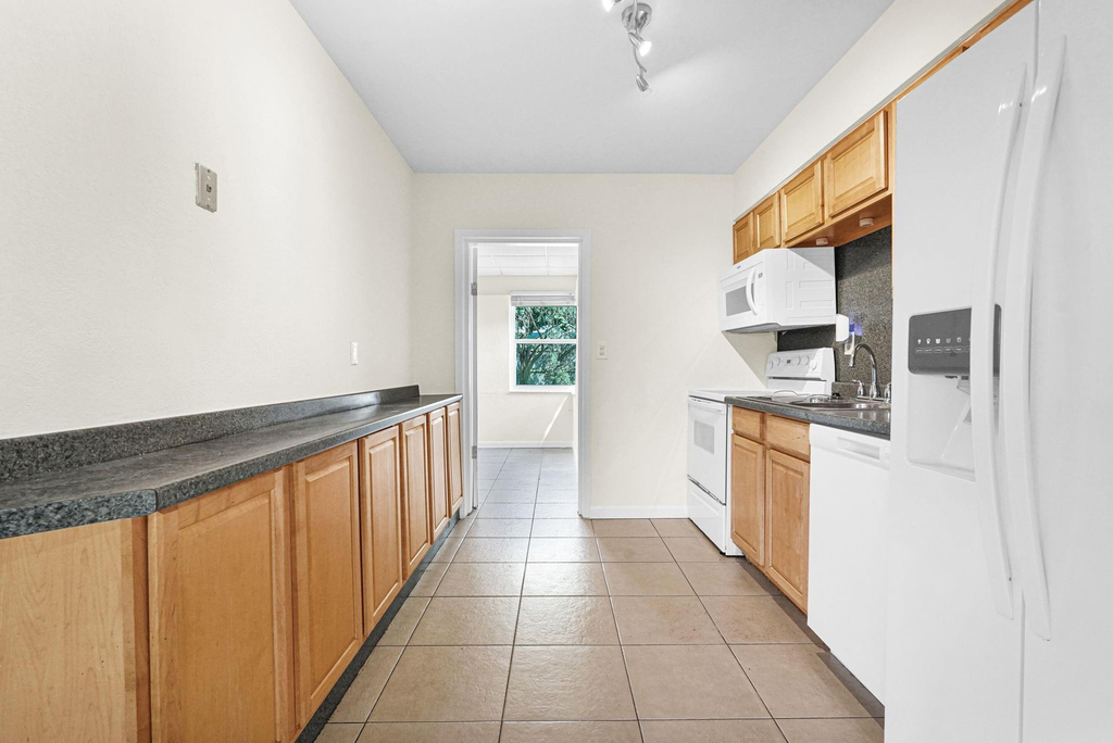 261 Ne 45th Street - Photo 23