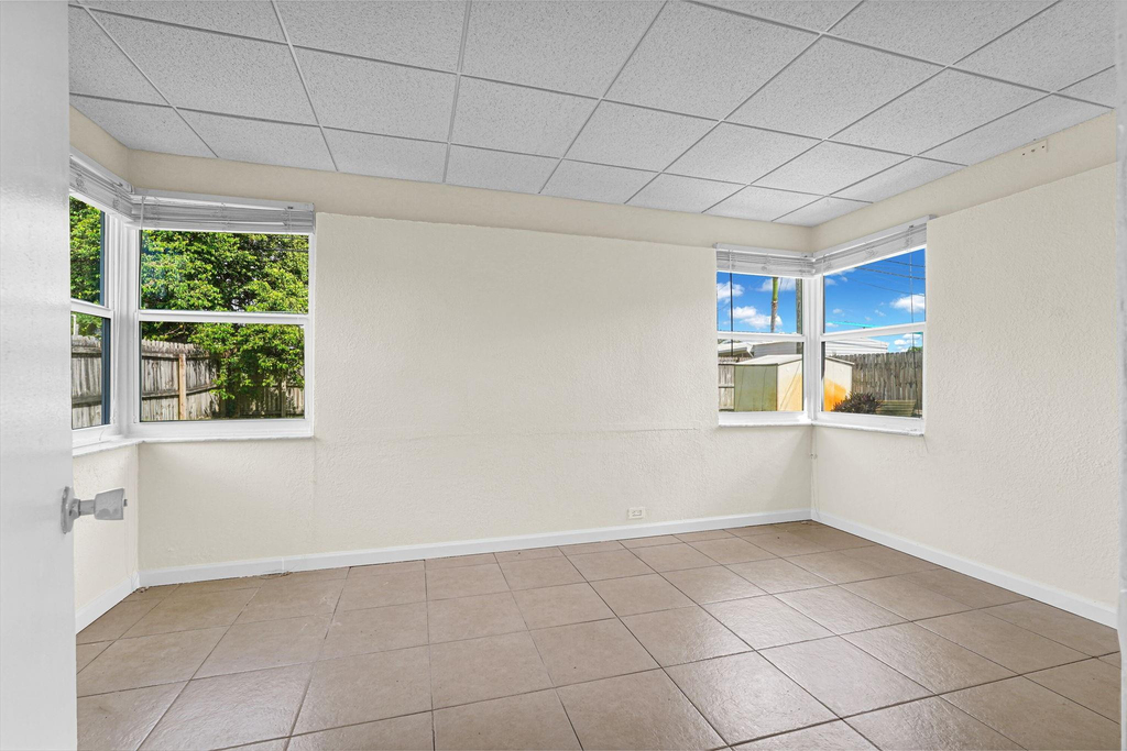 261 Ne 45th Street - Photo 28