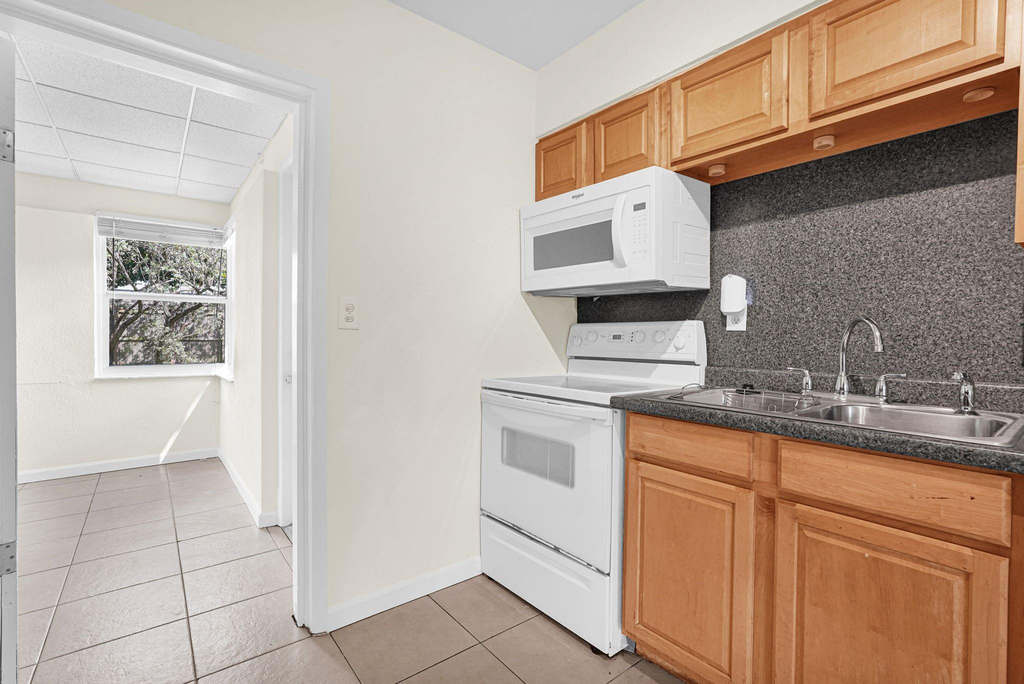 261 Ne 45th Street - Photo 22