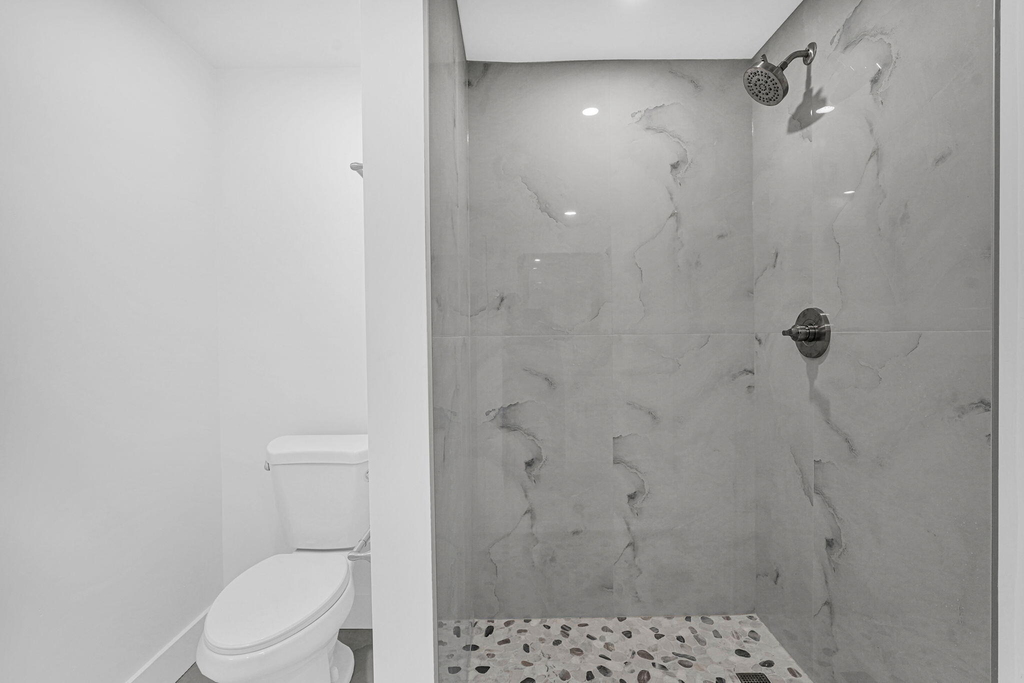 261 Ne 45th Street - Photo 12