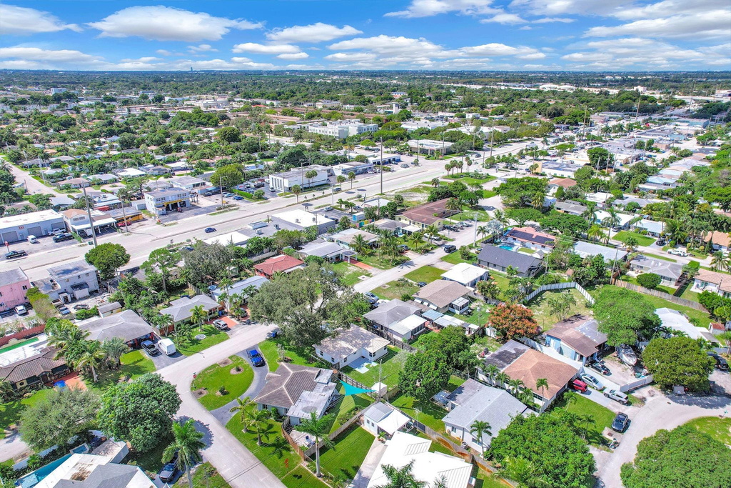 261 Ne 45th Street - Photo 54