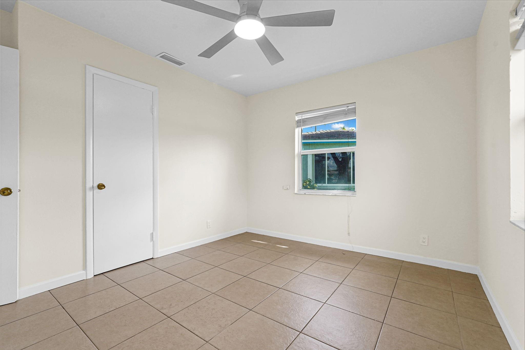 261 Ne 45th Street - Photo 32