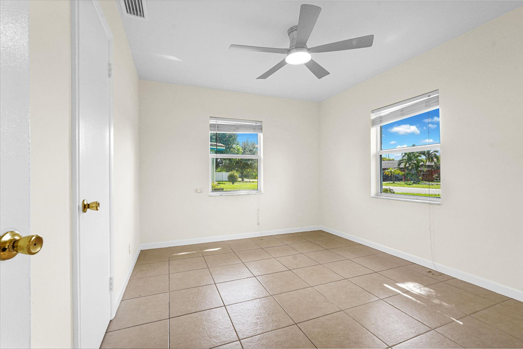 261 Ne 45th Street - Photo 31