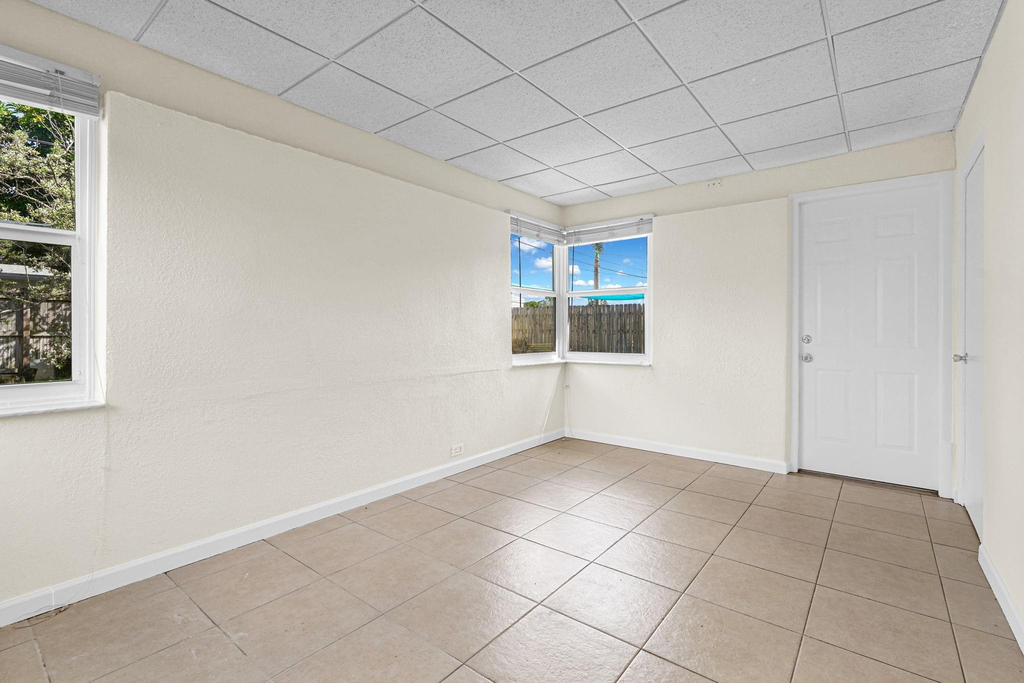 261 Ne 45th Street - Photo 27