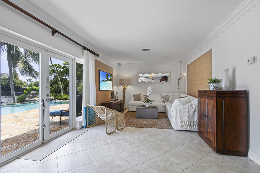 1925 Coral Gardens Drive - Photo 4