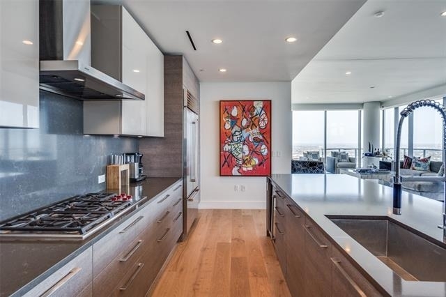 7901 Windrose Avenue - Photo 4