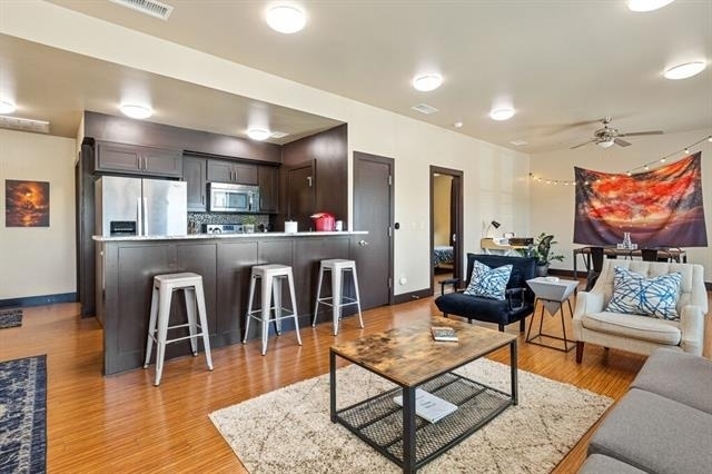1125 S Jennings Avenue - Photo 2