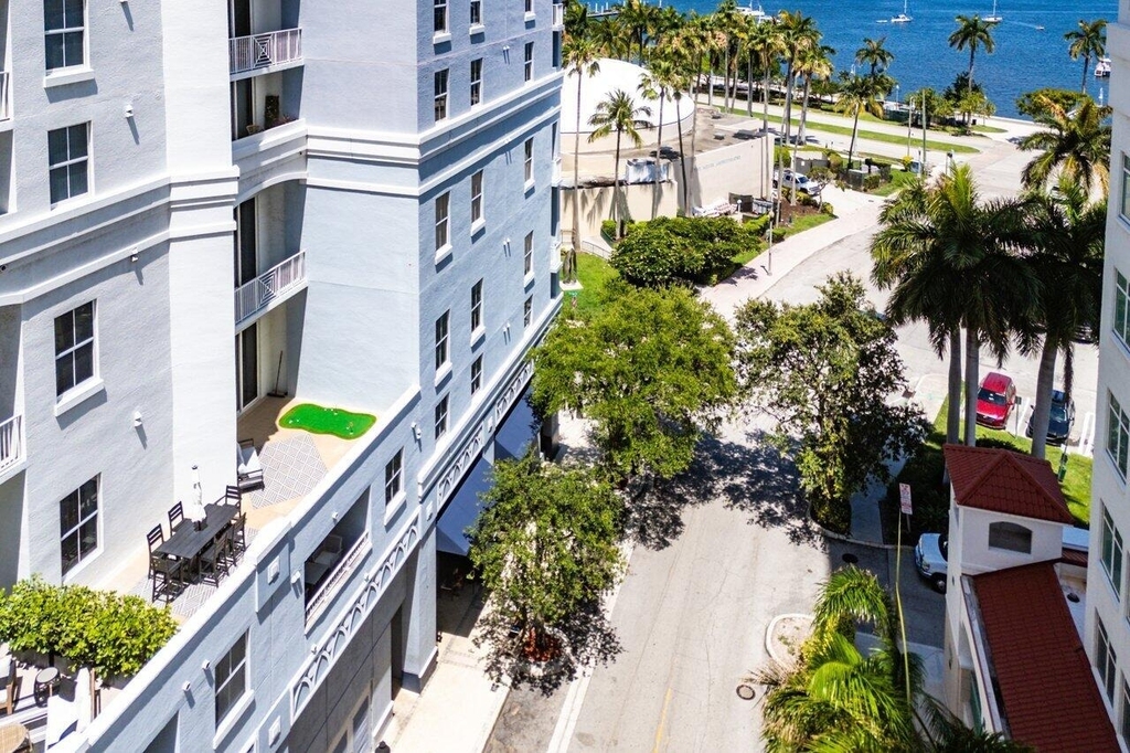255 Evernia Street - Photo 3