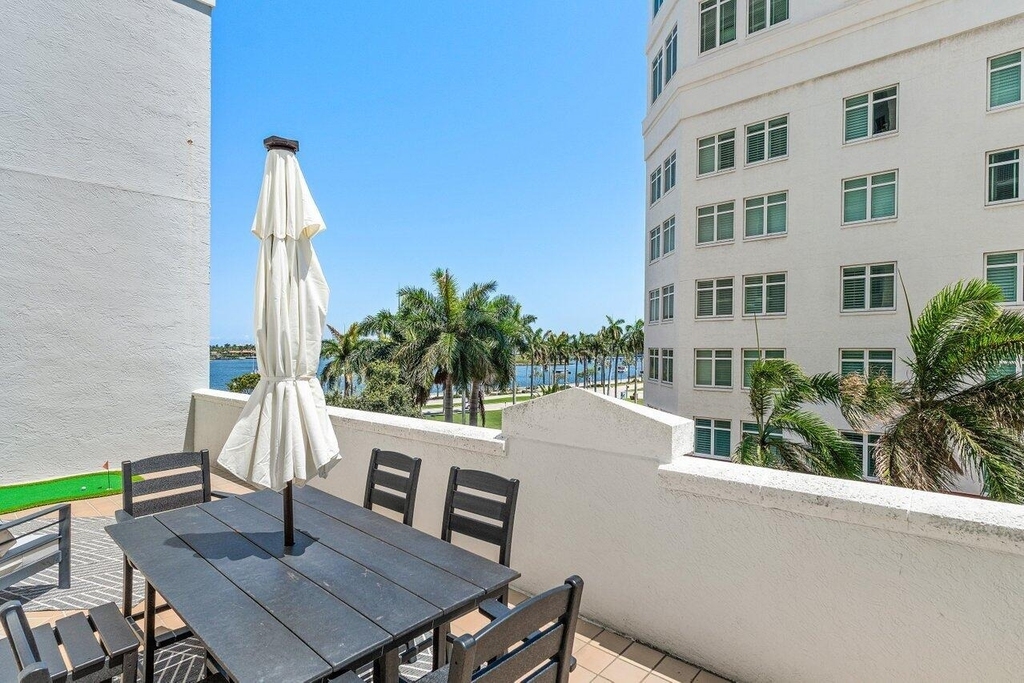 255 Evernia Street - Photo 1