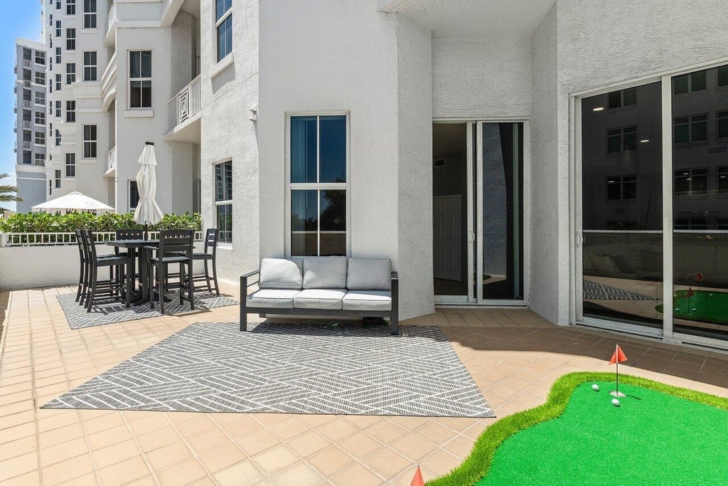 255 Evernia Street - Photo 2