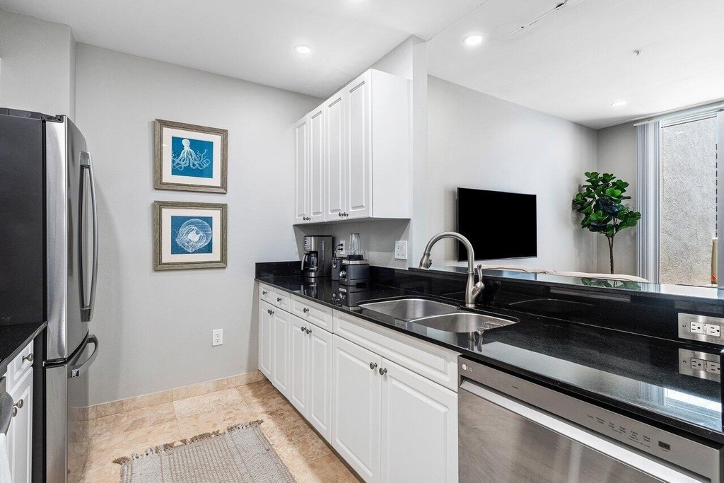 255 Evernia Street - Photo 7