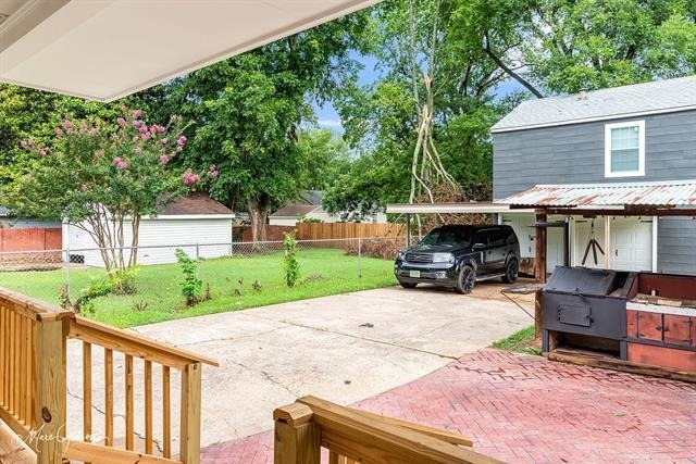204 Leo Avenue - Photo 5