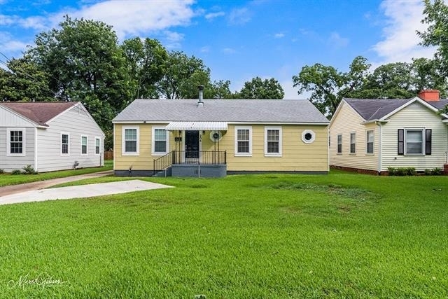 204 Leo Avenue - Photo 1