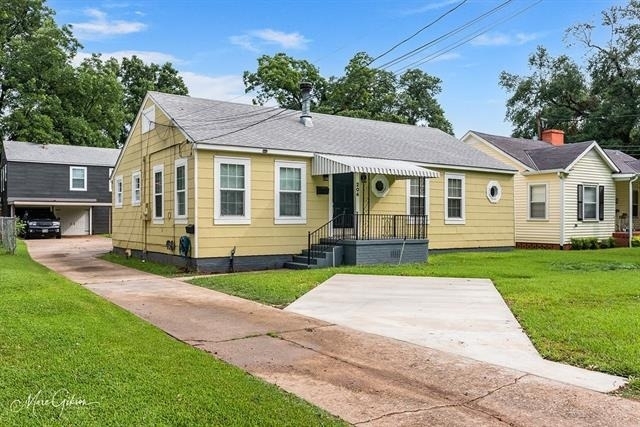 204 Leo Avenue - Photo 0