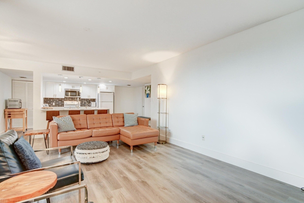 1915 Lavers Circle - Photo 9