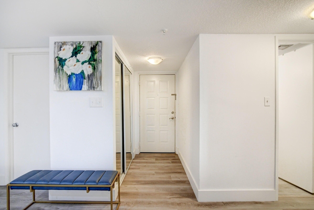 1915 Lavers Circle - Photo 3