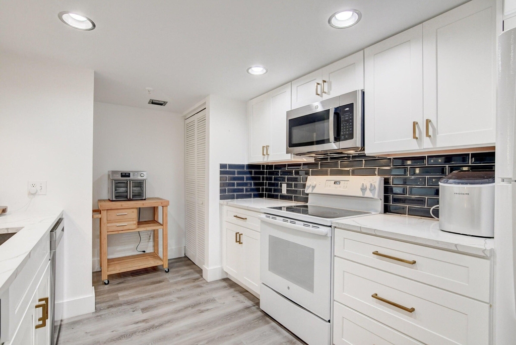 1915 Lavers Circle - Photo 14
