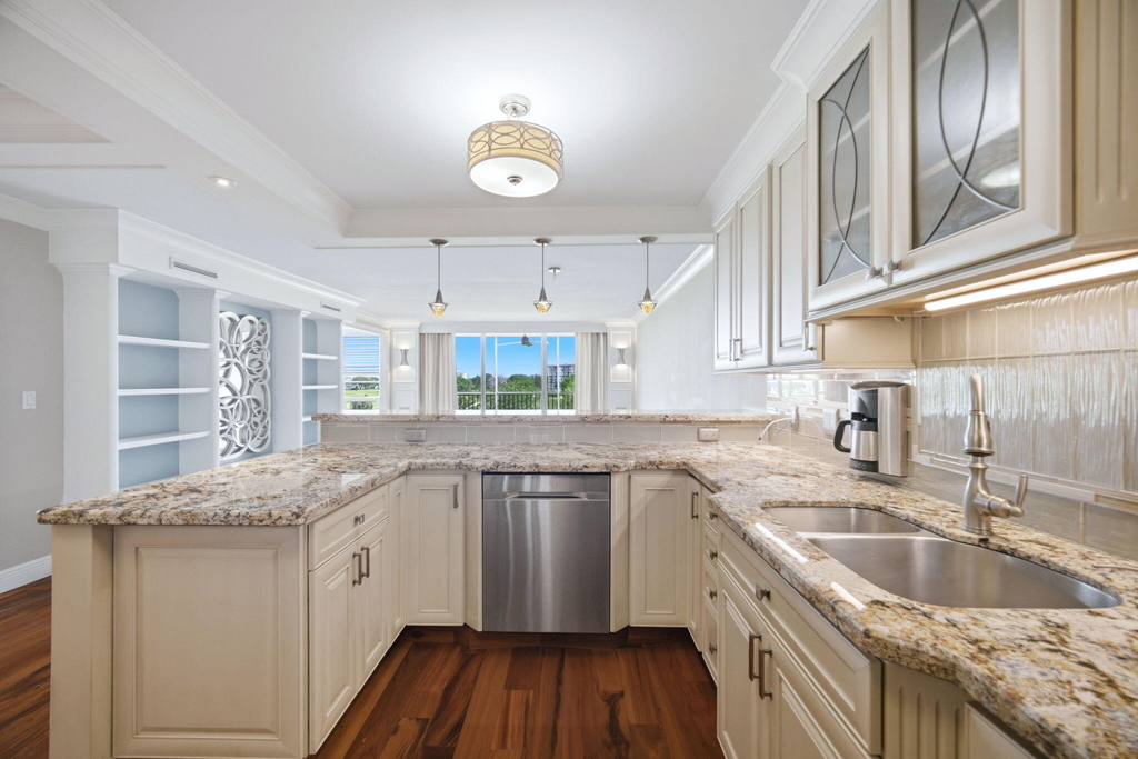 2901 S Palm Aire Drive - Photo 3