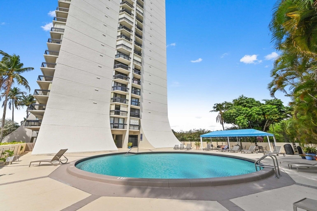2400 Presidential Way - Photo 36