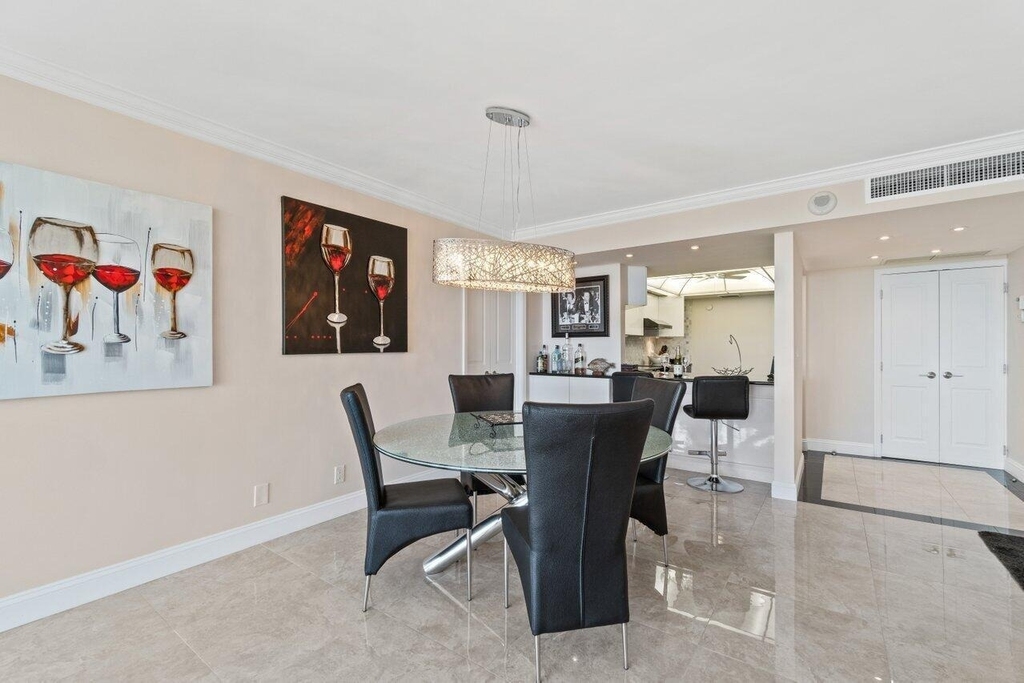 2400 Presidential Way - Photo 4