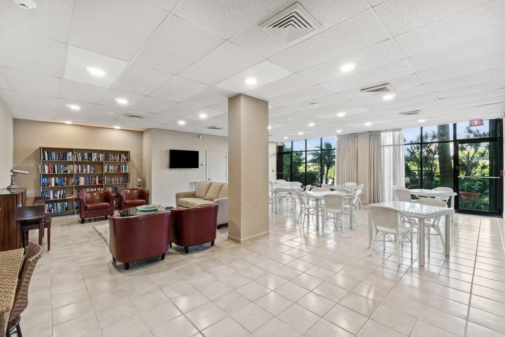 2400 Presidential Way - Photo 27