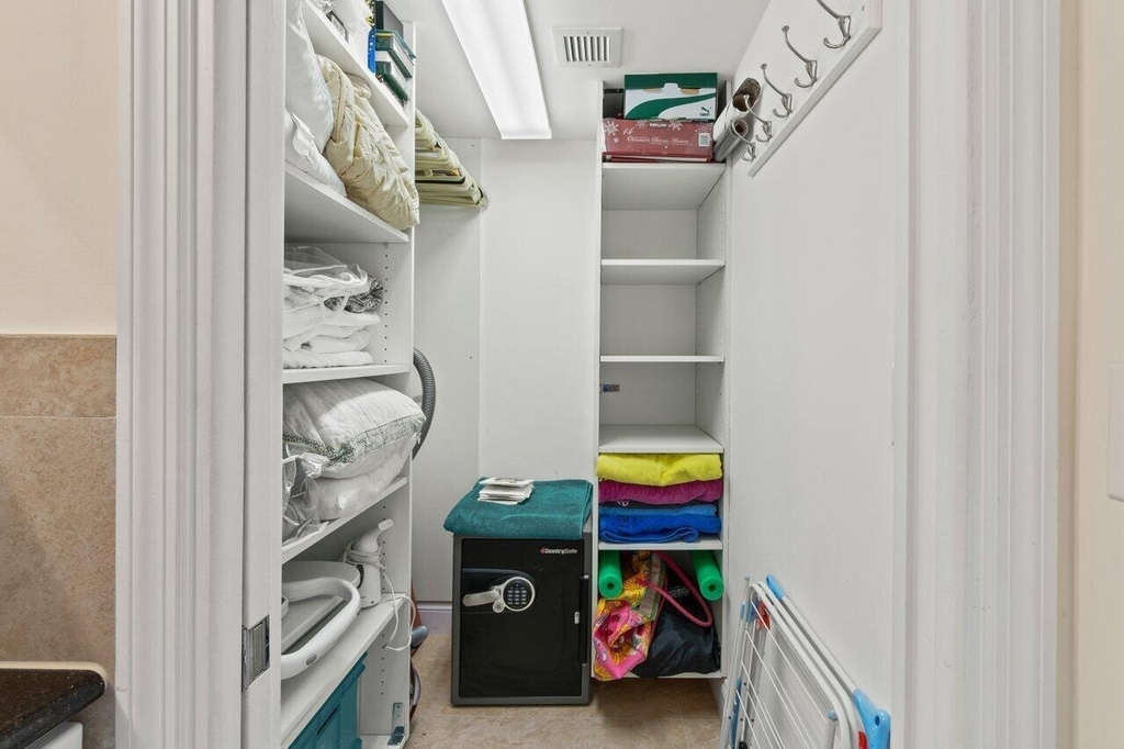 2400 Presidential Way - Photo 21