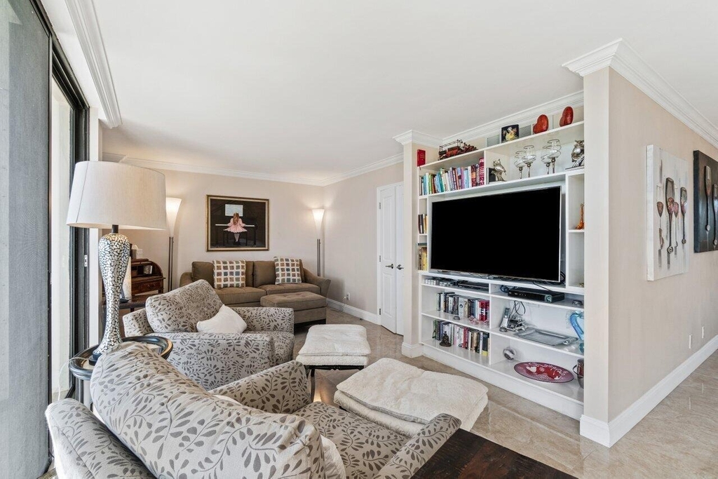2400 Presidential Way - Photo 6